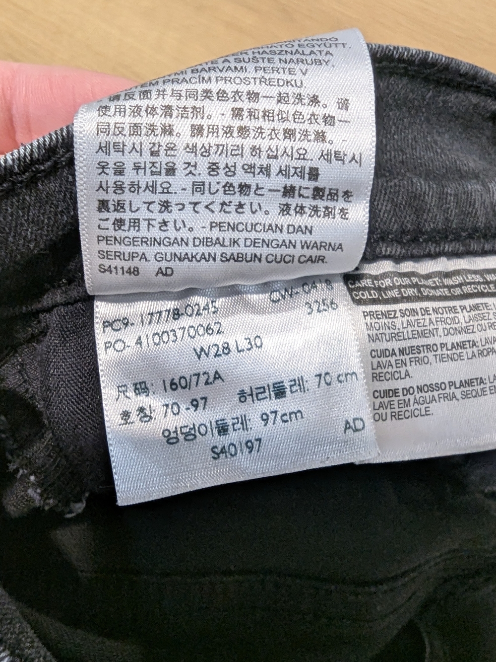 Levi's Women’s Black Acid-Wash Skinny Jeans - Picture 4 of 11